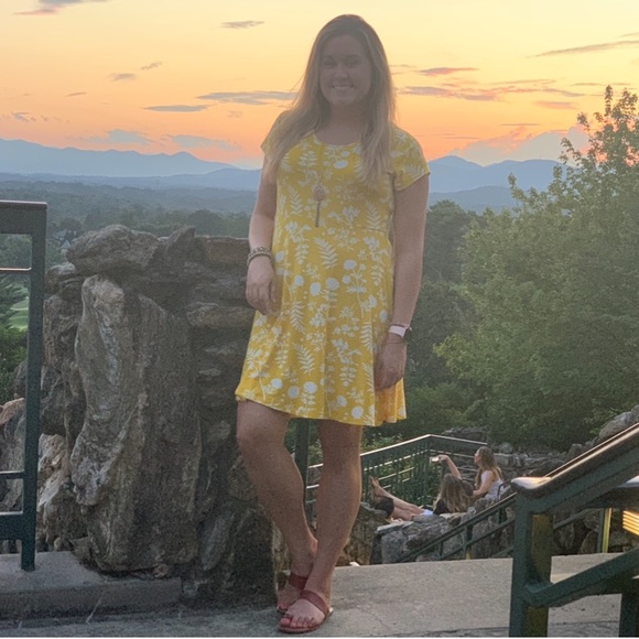 Super soft yellow floral dress 👗 🌻 - Picture 2 of 6